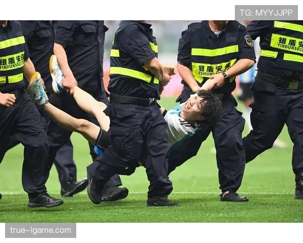 热血球迷齐聚助威，韩国国家队“太极虎”表现亮眼