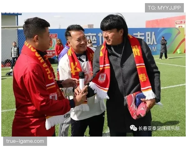 足球传奇再回首:辉煌岁月与逆境挑战中的稳健身影 足球传奇再回首:辉煌岁月与逆境挑战中的稳健身影