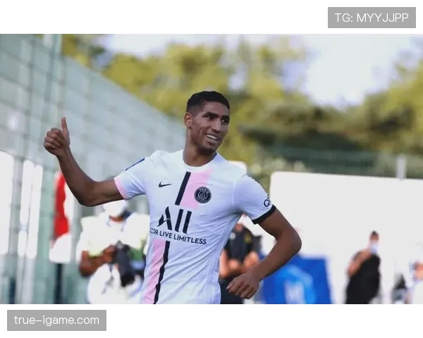 阿什拉夫新赛季表现抢眼，多家豪门俱乐部展开激烈争夺